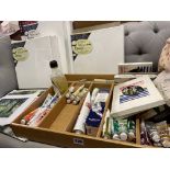 WINDSOR AND NEWTON AND DALER-ROWNEY STRETCH CANVAS AND A TRAY OF OIL COLOURS,