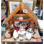 DOLLS HOUSE GARDEN ROOM WITH DOLLS AND ACCESSORIES DEPICTING A CHILDRENS PARTY/NUSERY