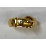 18CT GOLD BUCKLE RING SIZE R, 5.