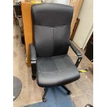 BLACK EXECUTIVE TYPE SWIVEL ARM CHAIR