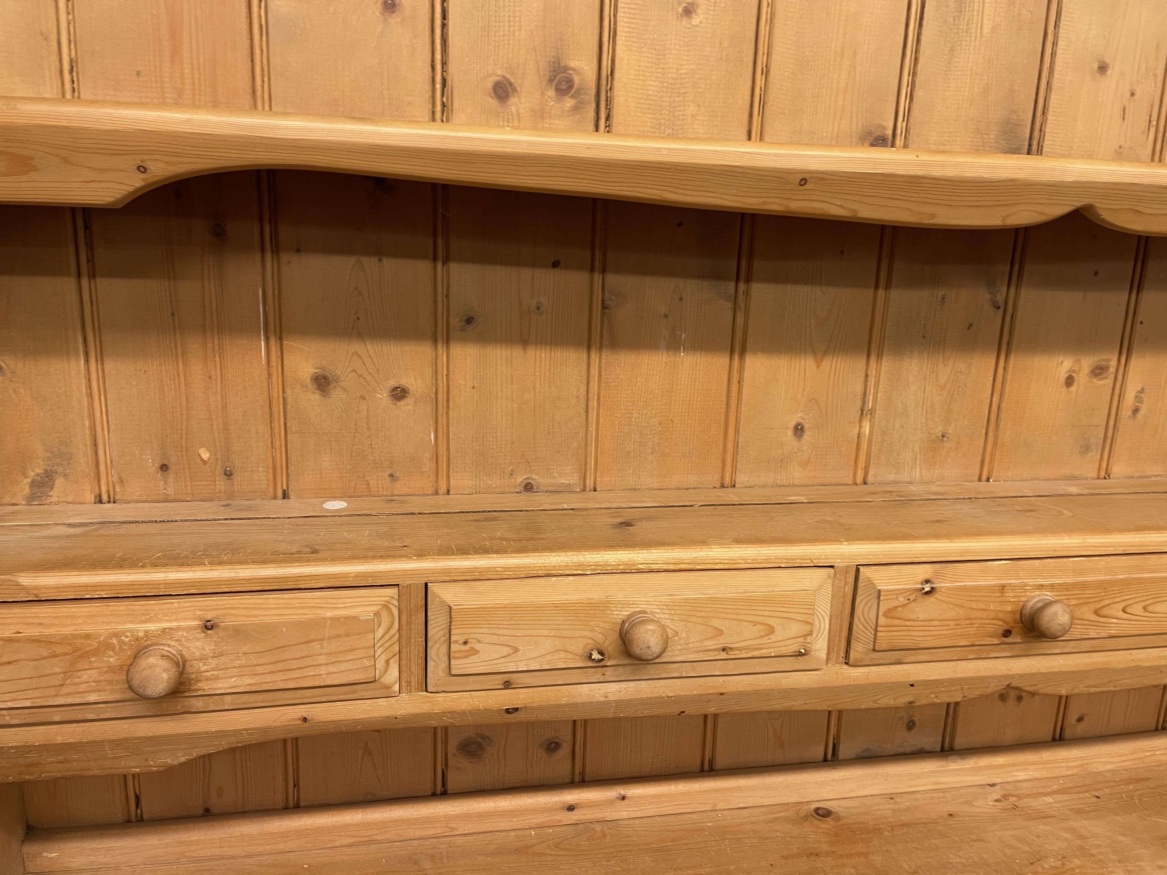 GOOD QUALITY PINE FARMHOUSE STYLE DRESSER WITH ENCLOSED RACK FITTED WITH DRAWERS - Image 4 of 6