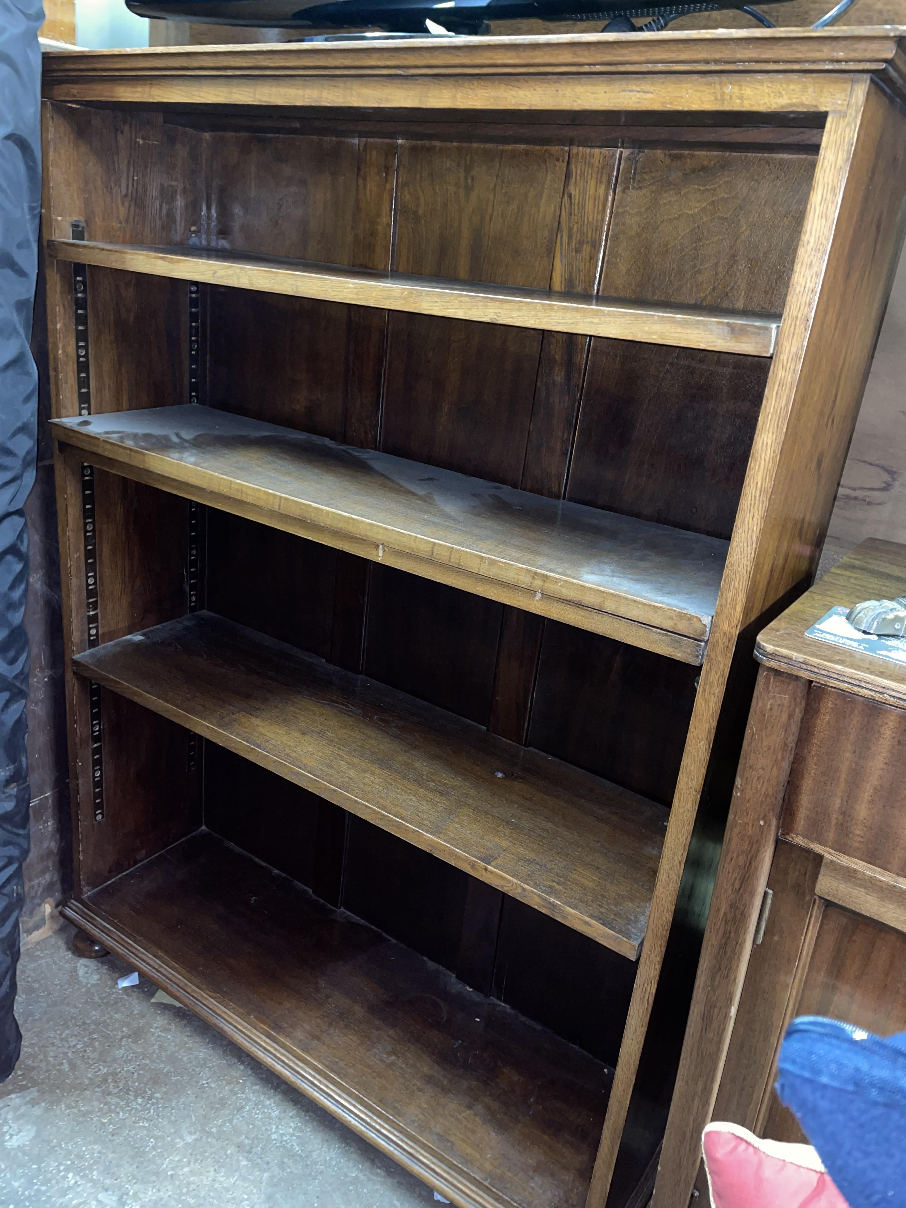 OAK OPEN BOOKCASE WITH LEDGE BACK - Image 2 of 4