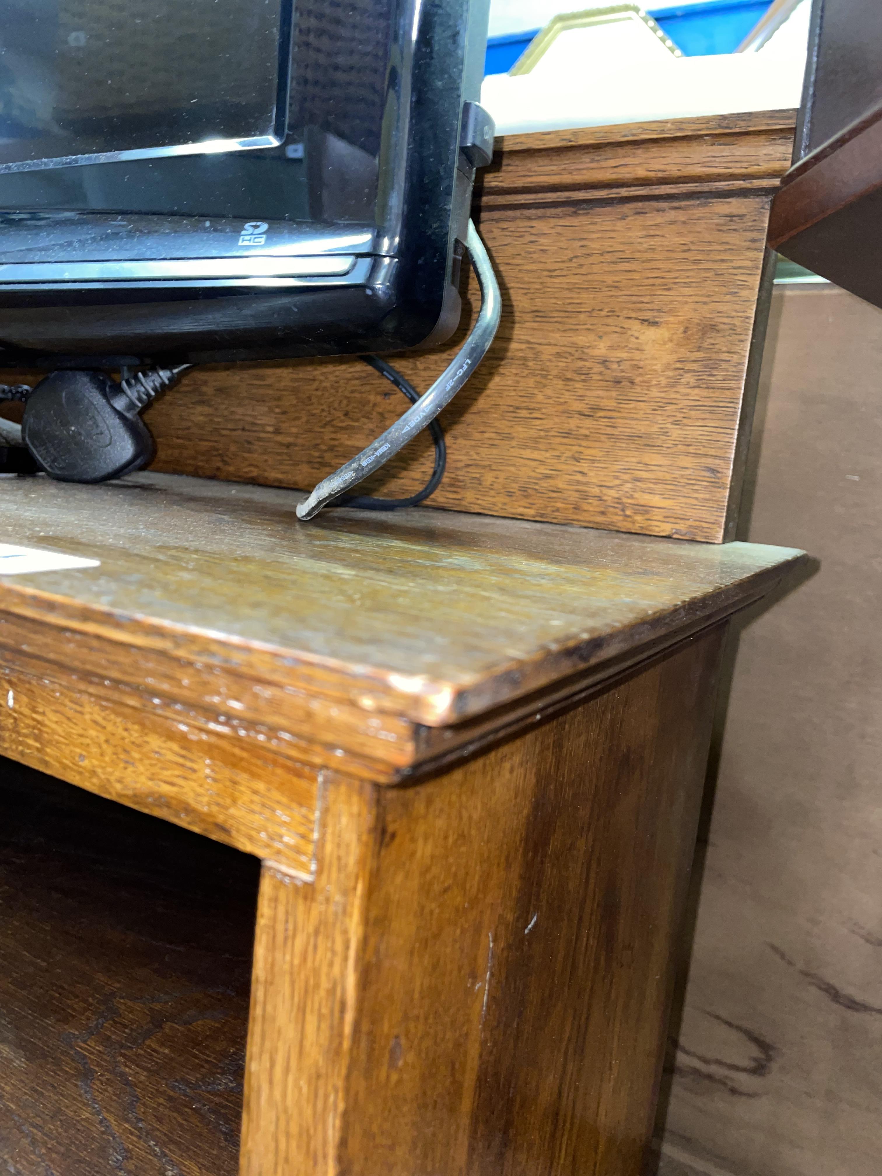 OAK OPEN BOOKCASE WITH LEDGE BACK - Image 4 of 4