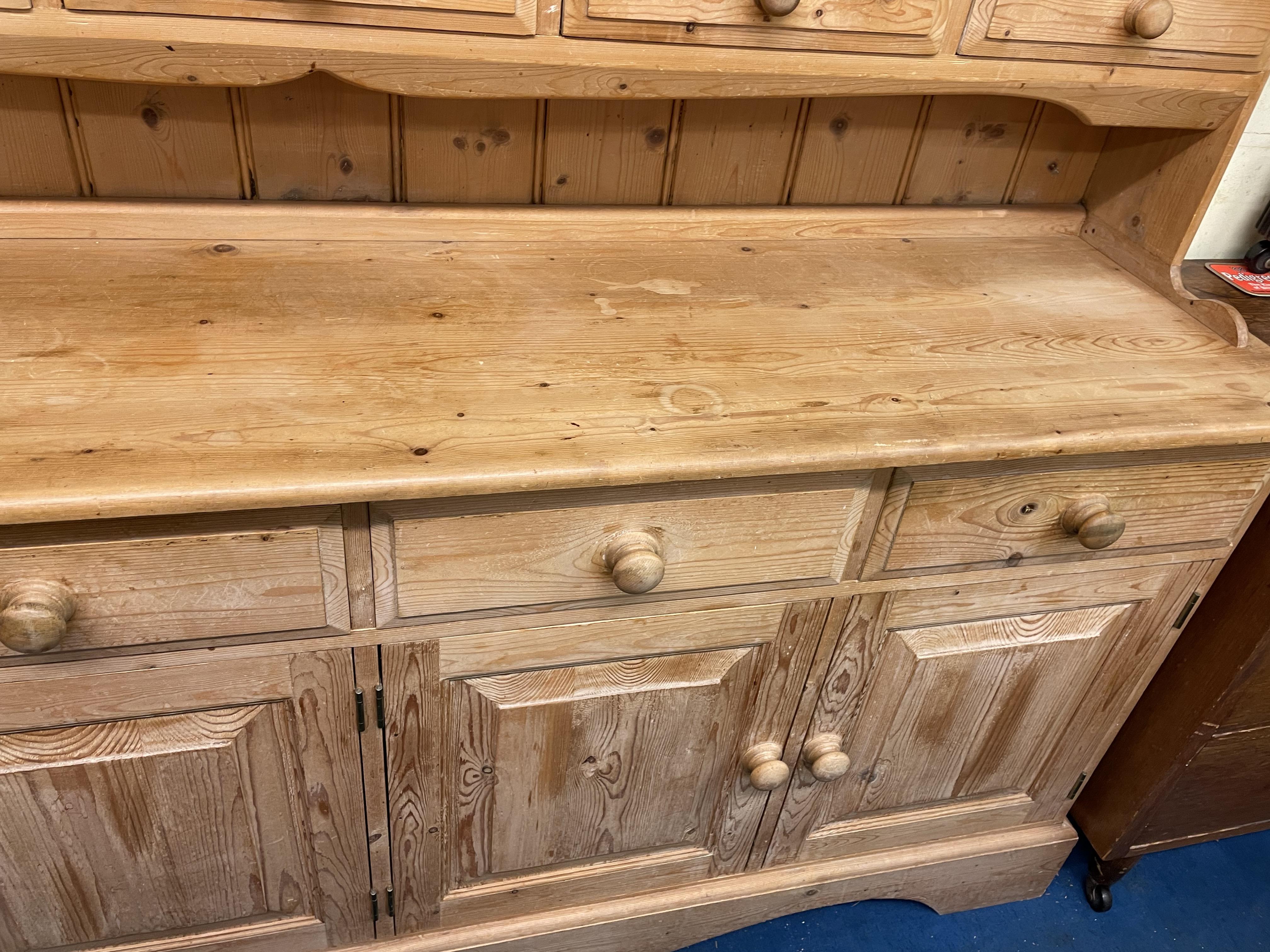 GOOD QUALITY PINE FARMHOUSE STYLE DRESSER WITH ENCLOSED RACK FITTED WITH DRAWERS - Image 5 of 6