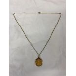 QUEEN VICTORIA VEILED HEAD 1896 SOVEREIGN IN 9CT GOLD MOUNT ON 9CT GOLD TRACE CHAIN 13G APPROX