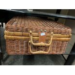 WICKER BASKET PICNIC SET