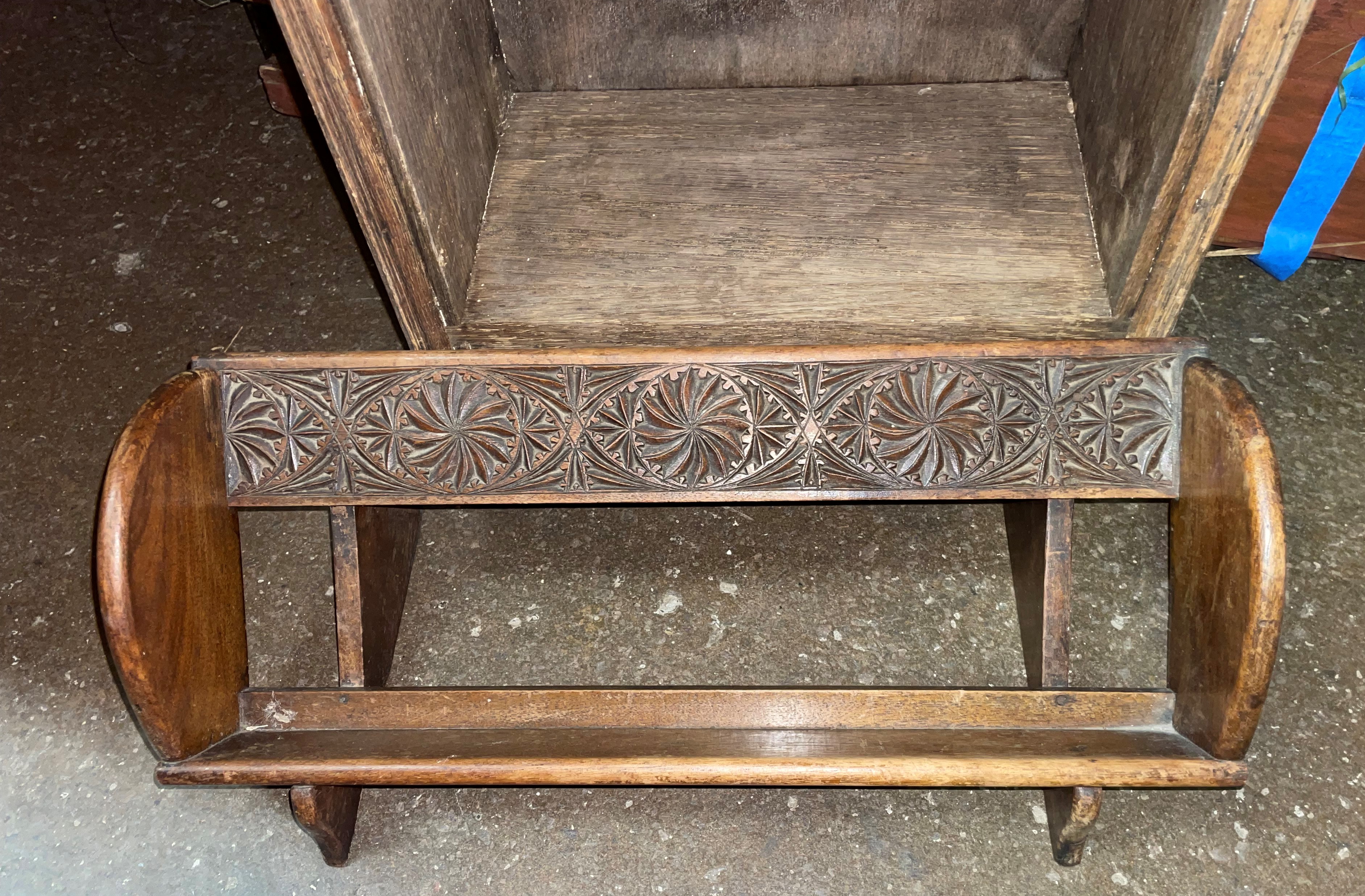 SMALL OAK BOOKCASE AND CHIP CARVED BOOK STAND - Image 4 of 4