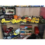 SHELF OF DIECAST MODEL CONSTRUCTION AND MILITARY VEHICLES INCLUDING CORGI