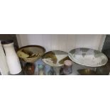 FIVE ITEMS OF STUDIO POTTERY INCLUDING BOWLS AND VASE