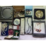 BOXED SELECTION OF VARIOUS DRESS JEWELLERY INCLUDING BELINDA TERRY DESIGN BEAD NECKLACE AND OTHERS