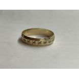 9CT GOLD ENGRAVED WEDDING BAND SIZE S 2.