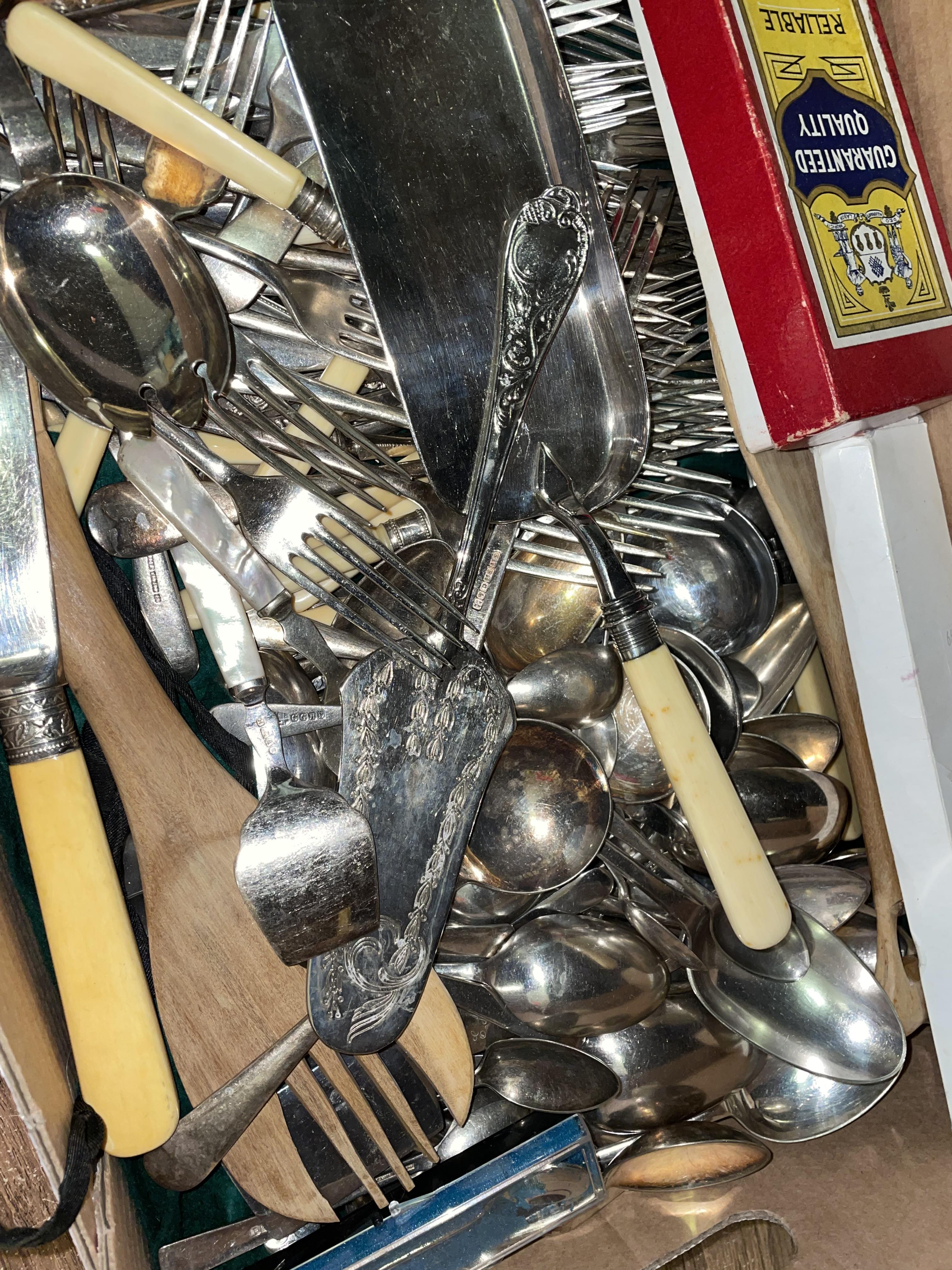 BOX OF ASSORTED PLATED CUTLERY, - Bild 2 aus 2