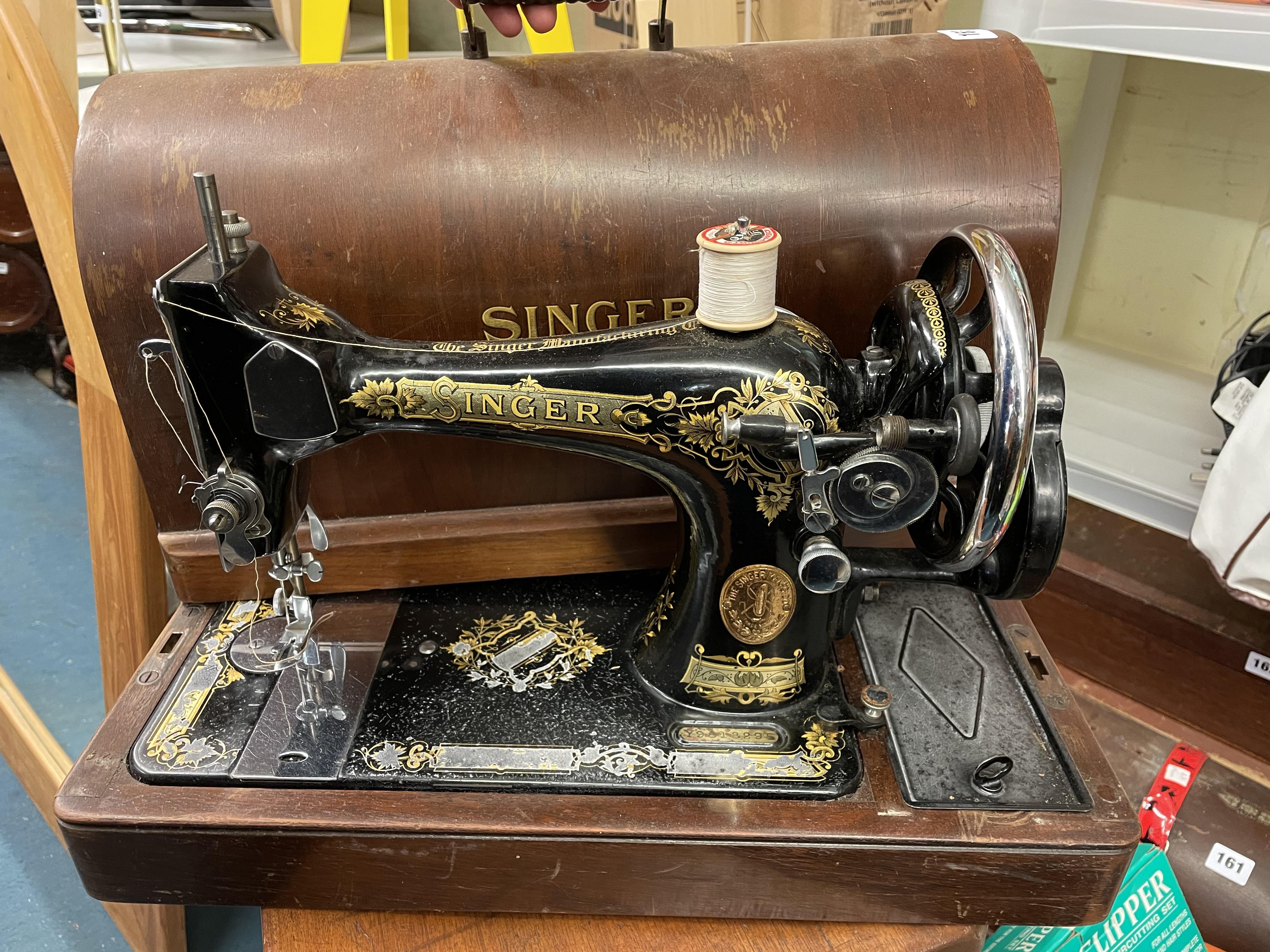 CASED MANUAL SEWING MACHINE