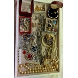 TRAY OF VARIOUS COSTUME JEWELLERY INCLUDING NECKLACES, ID BRACELETS, BROOCHES,