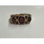 A GOLD VICTORIAN STYLE GARNET SET RING, SIZE N, 3.