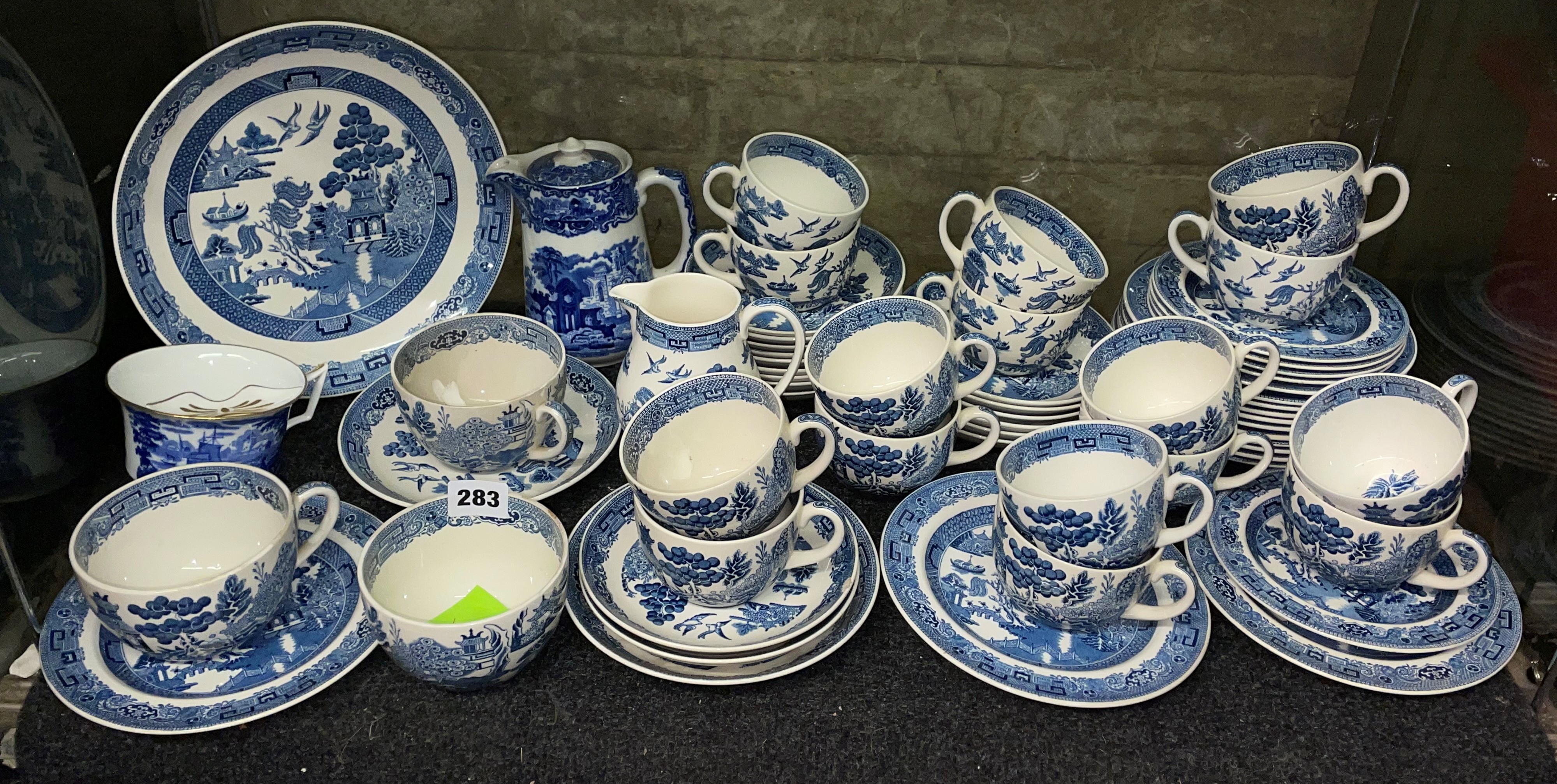 SHELF OF WEDGWOOD BLUE AND WHITE WILLOW PATTERN TEA WARES