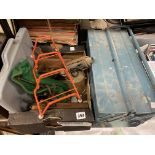 CANTILEVER TOOLBOX AND A SMALL CARTON CONTAINING VINTAGE WOOD PLANES,