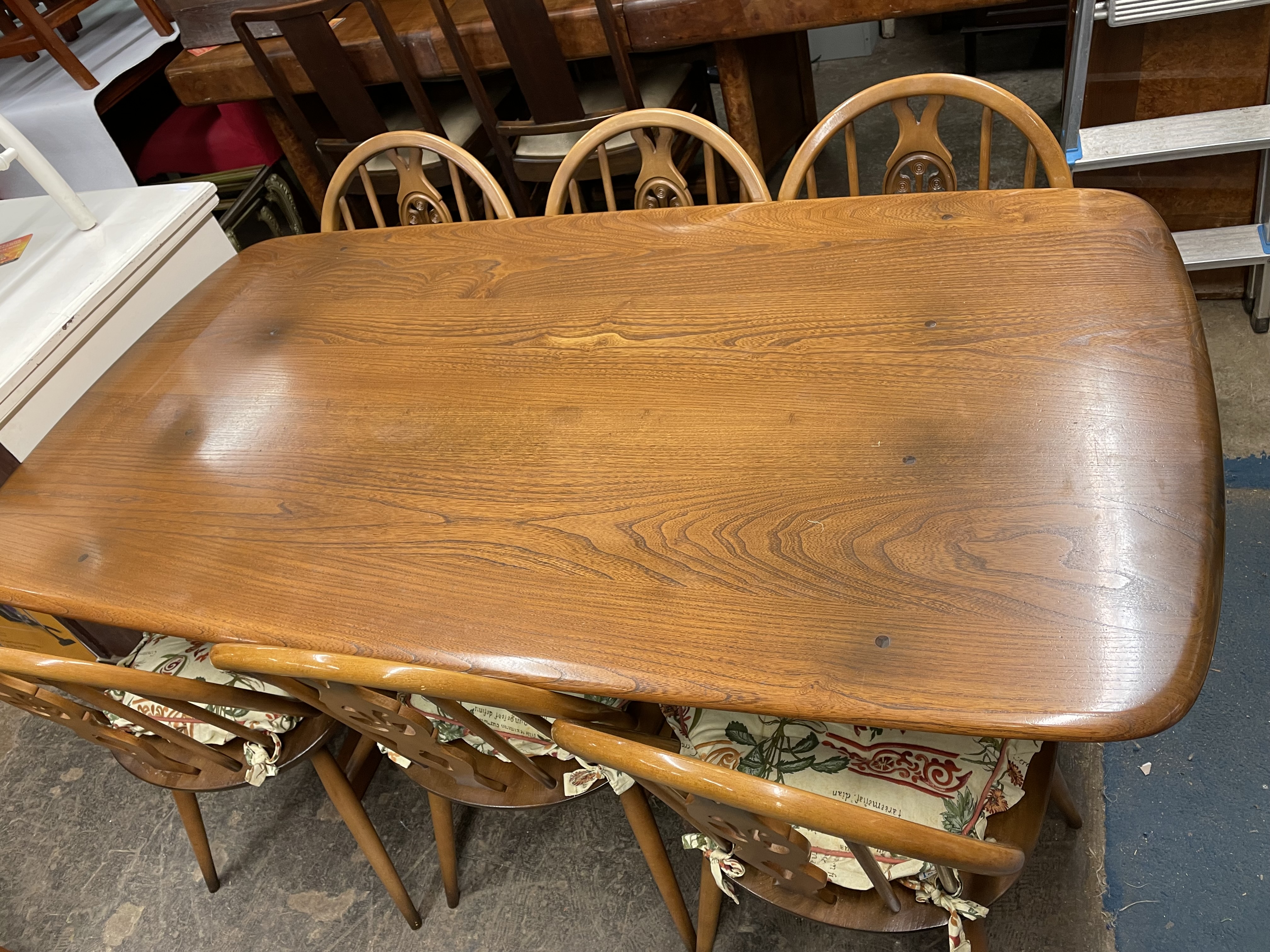 ERCOL ELM OBLONG DINING TABLE WITH SIX PRINCE OF WALES PLUME BACK CHAIRS - Image 2 of 7