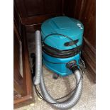 TUB VACUUM CLEANER