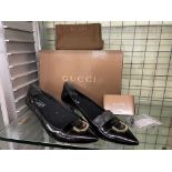 PAIR OF WOMENS PATENT LEATHER GUCCI KITTEN HEEL SHOES WITH BUCKLE DETAIL SIZE 40C/6.