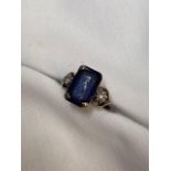 18CT WHITE GOLD ART DECO STYLE BLUE STONE AND DIAMOND FLANKED DECO STYLE RING SIZE J 4.