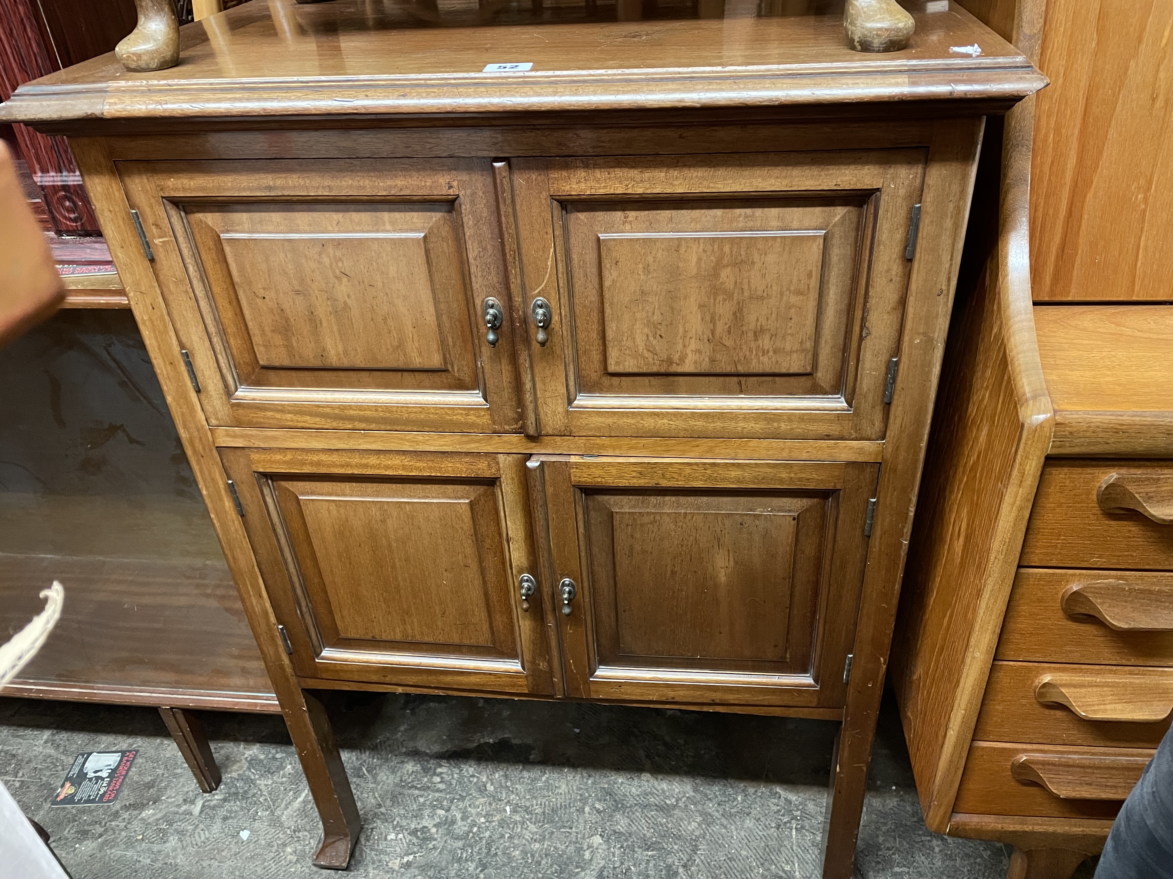 MAHOGANY DOUBLE DOOR CABINET