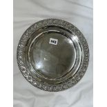 LONDON SILVER SHALLOW PLATE WITH INTERLACED FLOWERHEAD AND BEADED BORDER 26OZ APPROX