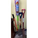 SELECTION OF GARDEN TOOLS AND A MOP (BRAND NEW)