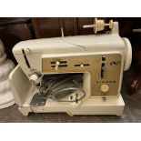 SINGER ELECTRIC SEWING MACHINE IN CASE