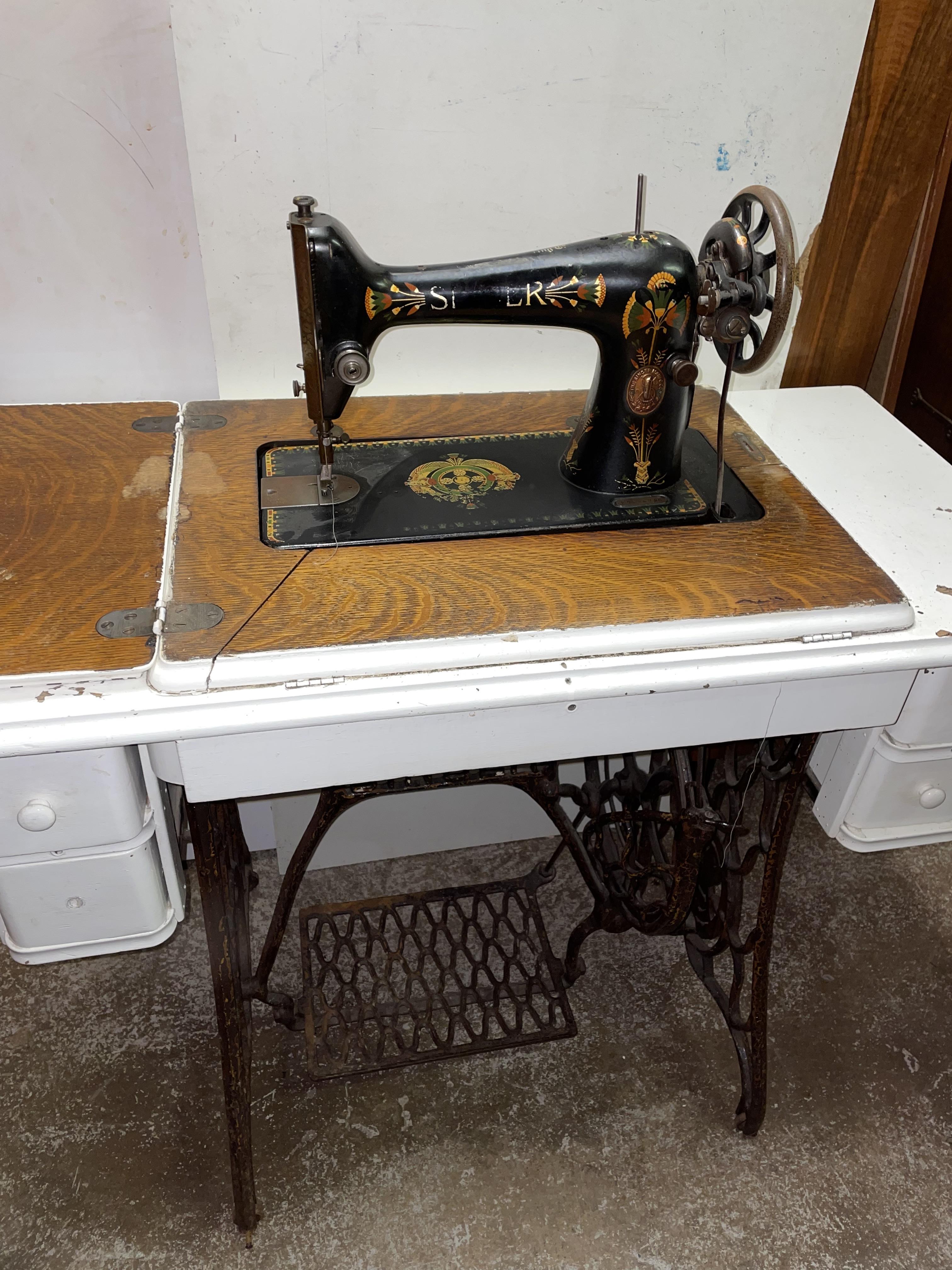 WHITE PAINTED SINGER TREADLE SEWING MACHINE - Image 2 of 2