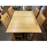 CONTEMPORARY OAK EXTENDING DINING TABLE AND FOUR SLAT BACK CHAIRS