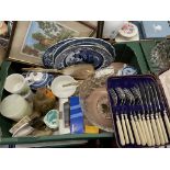 BOX CONTAINING A CUT GLASS BOWL, BLUE AND WHITE PLATES, POLISHED AGATE,