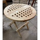 TEAK FOLDING CIRCULAR LATTICE TABLE