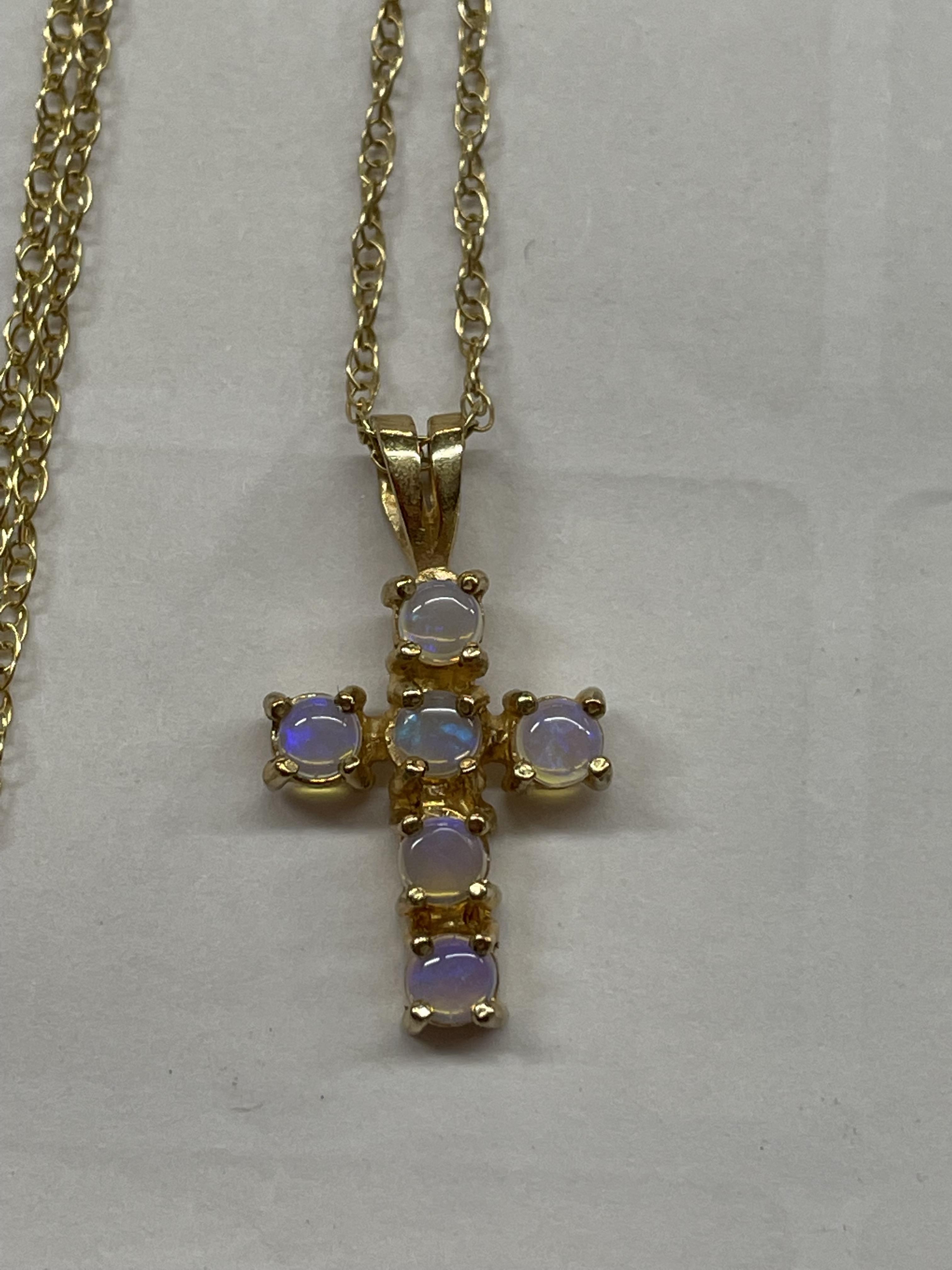 9CT MOONSTONE CROSS ON A FINE TRACE CHAIN 1. - Image 2 of 4