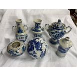 SMALL SELECTION OF CHINESE BLUE AND WHITE CERAMIC VASE,