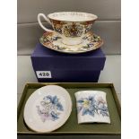 BOXED ROYAL WORCESTER QUEEN ELIZABETH II DIAMOND JUBILEE CUP AND SAUCER AND ROYAL WORCESTER PIN