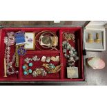 TRAY OF ASSORTED COSTUME JEWELLERY INCLUDING A NAMED GERMAN FLORAL BROOCH, EARRINGS, CUFF LINKS,