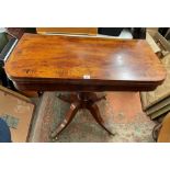 REGENCY MAHOGANY AND ROSEWOOD CROSS BANDED BAIZE LINED SWIVEL TOP GAMES TABLE ON A RINGED TURNED