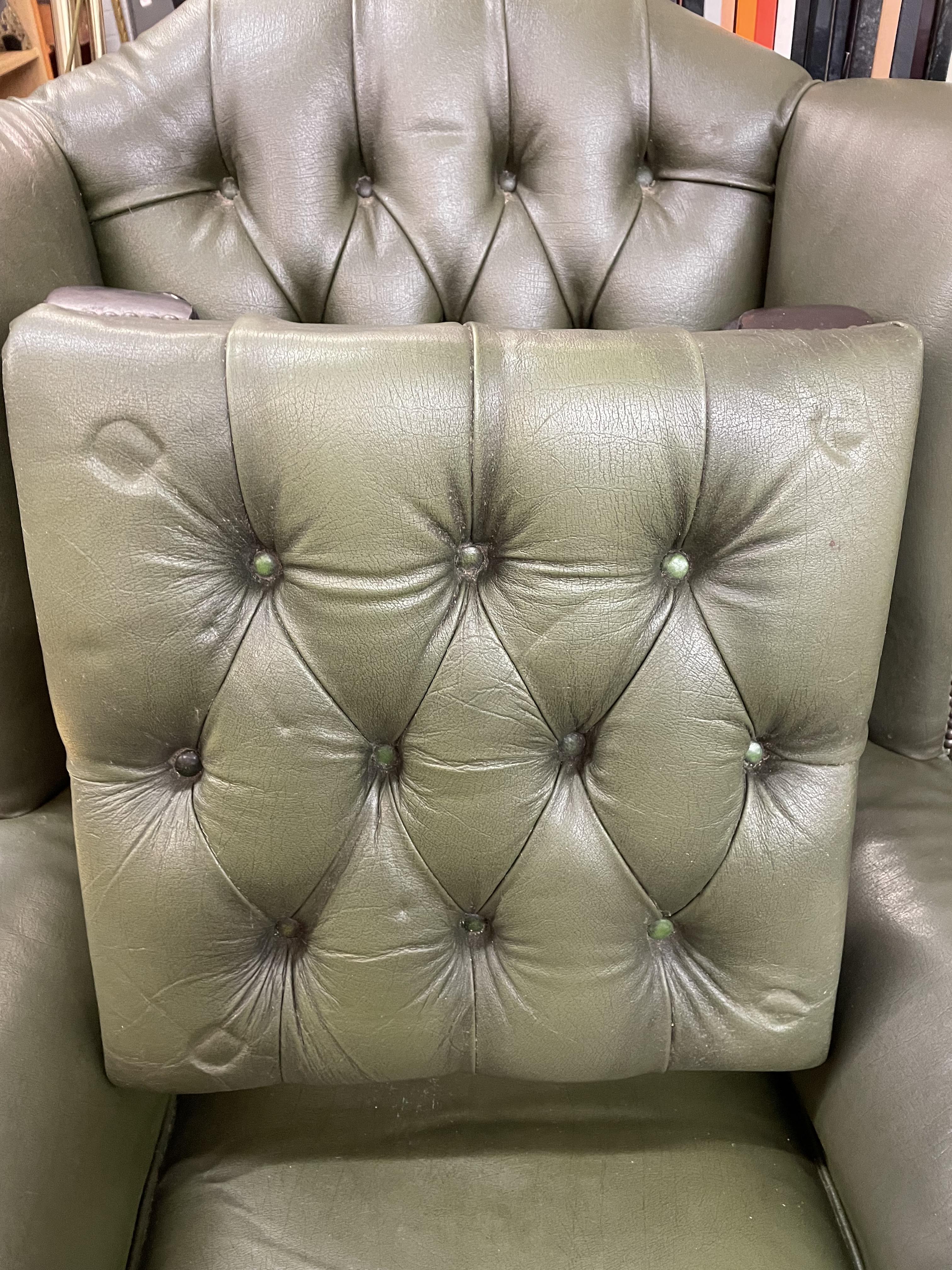 BOTTLE GREEN LEATHER BUTTON BACK WING ARMCHAIR WITH MATCHING FOOT STOOL - Image 2 of 2