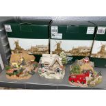 THREE LILLIPUT LANE COTTAGES - CHRISTMAS LIGHTS AT THE BELL INN L2485 (REQUIRES AA BATTERIES,