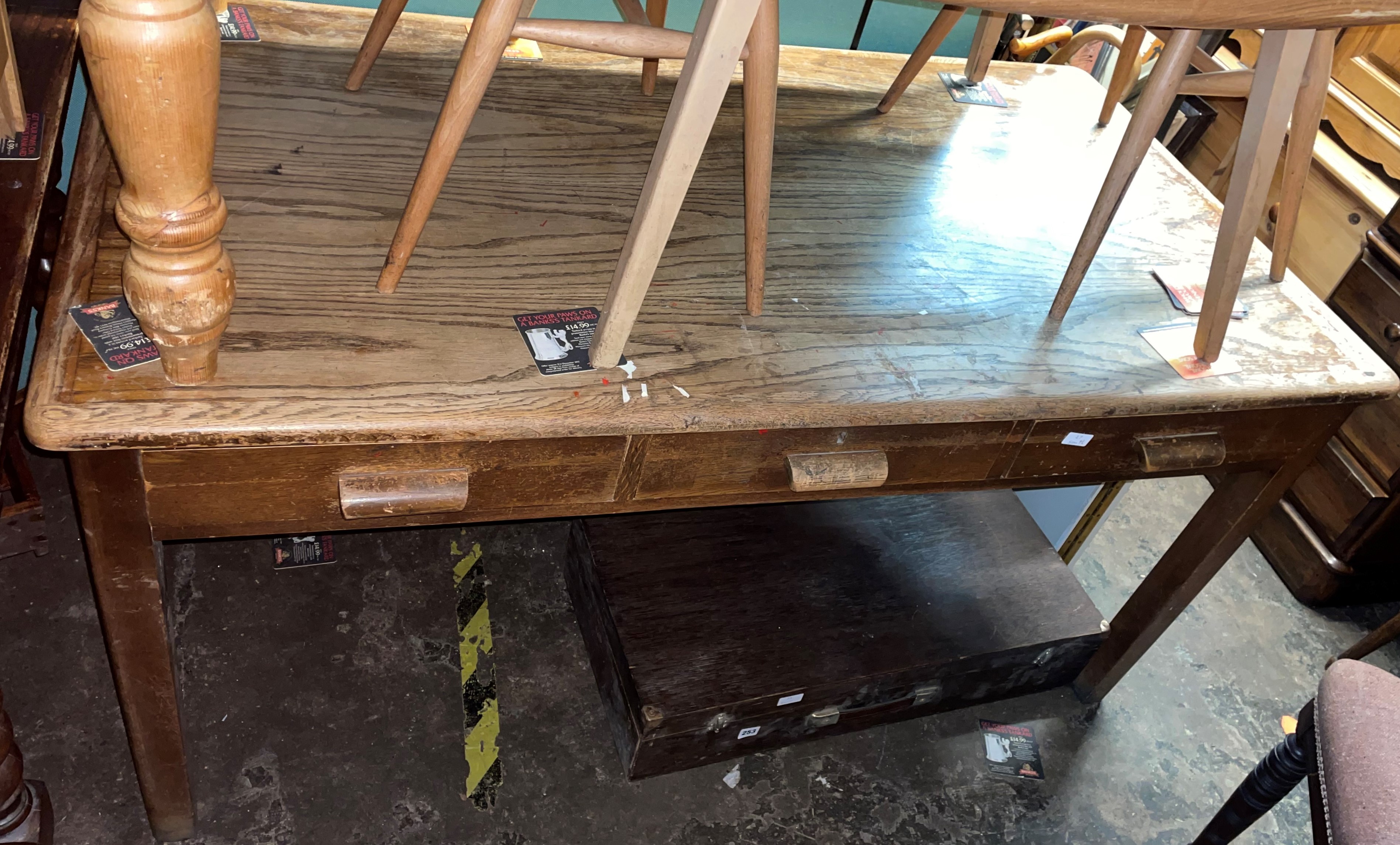 MID 20TH CENTURY OAK OFFICE TABLE