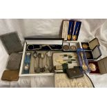 TRAY OF COMMEMORATIVE JUBILEE TEA SPOONS, MEDALLIONS,