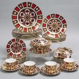 Royal Crown Derby 'Imari' (1128) Pattern Service, 20th century, dinner plate diameter 10.6 in — 27 c