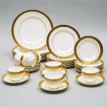 Minton 'Buckingham' Pattern Service, 20th century, dinner plate diameter 10.6 in — 27 cm (40 Pieces)