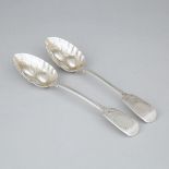 Pair of George IV Fiddle Pattern Silver Berry Spoons, William Chawner II, London, 1825, length 8.7 i