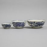 Three Worcester Blue Printed 'Fence' Pattern Bowls, c.1775, height 3 in — 7.5 cm, diameter 7.6 in —