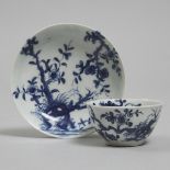 Worcester 'Prunus Root' Pattern Tea Bowl and Saucer, c.1760, saucer diameter 4.6 in — 11.6 cm (2 Pie