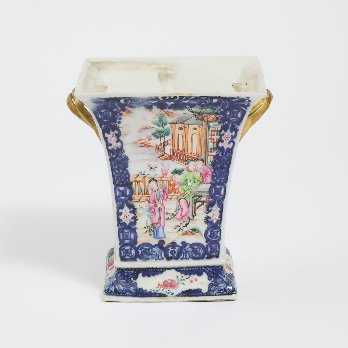 A Chinese Export Blue and White Famille Rose Bough Pot, Late 18th Century, 十八世纪 乾隆外销粉彩人物纹花插, height - Image 2 of 4