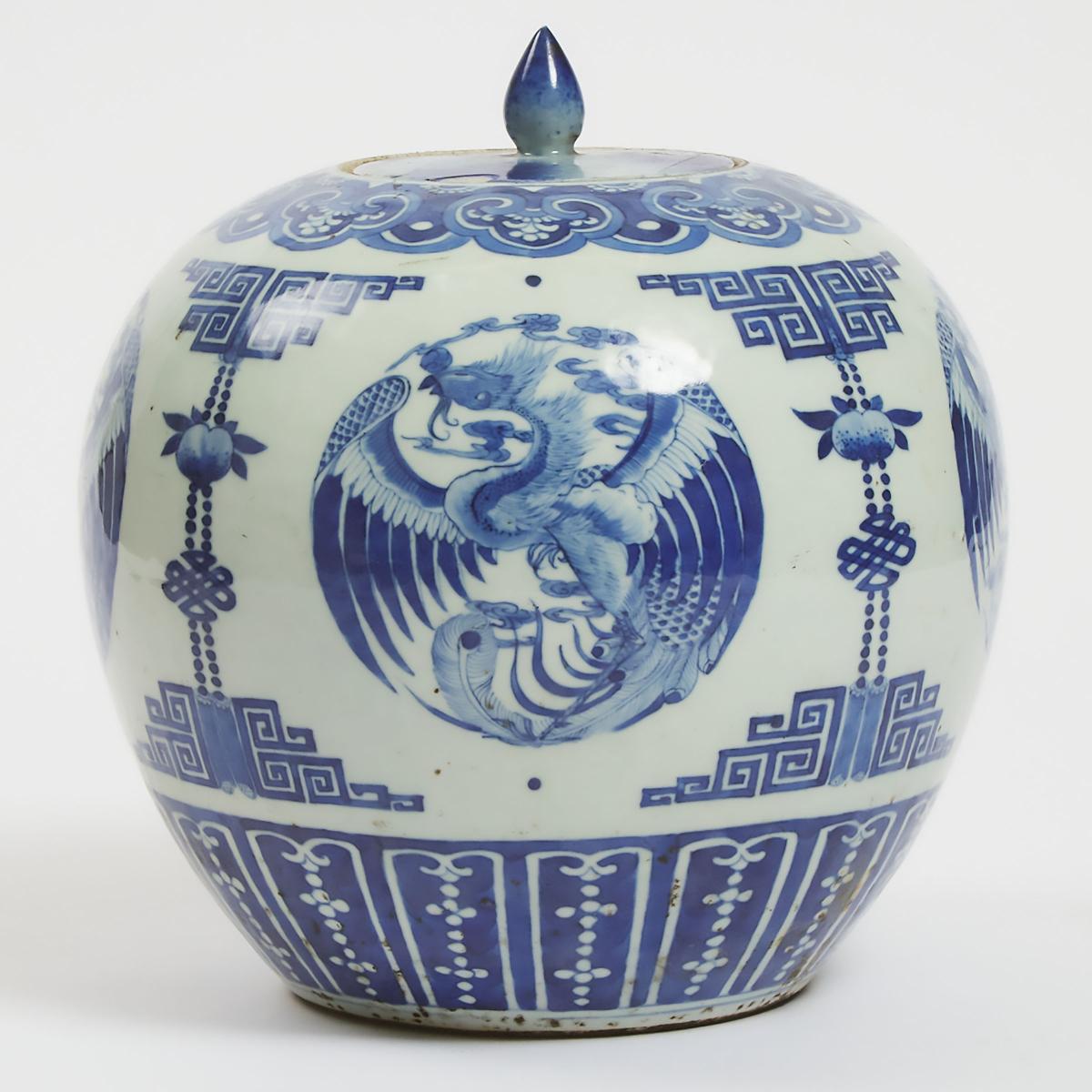 A Blue and White 'Phoenix' Ginger Jar and Cover, Early to Mid 20th Century, 民国时期 青花团凤纹盖罐, height 10 - Image 4 of 6