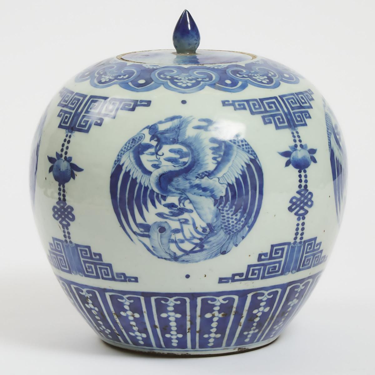 A Blue and White 'Phoenix' Ginger Jar and Cover, Early to Mid 20th Century, 民国时期 青花团凤纹盖罐, height 10 - Image 2 of 6